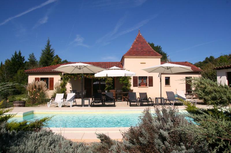 Dordogne, luxe ruime bungalow met zwembad voor 8-9 personen ( 2 baby's ...
