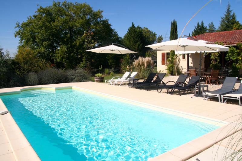 Dordogne, luxe ruime bungalow met zwembad voor 8-9 personen ( 2 baby's ...